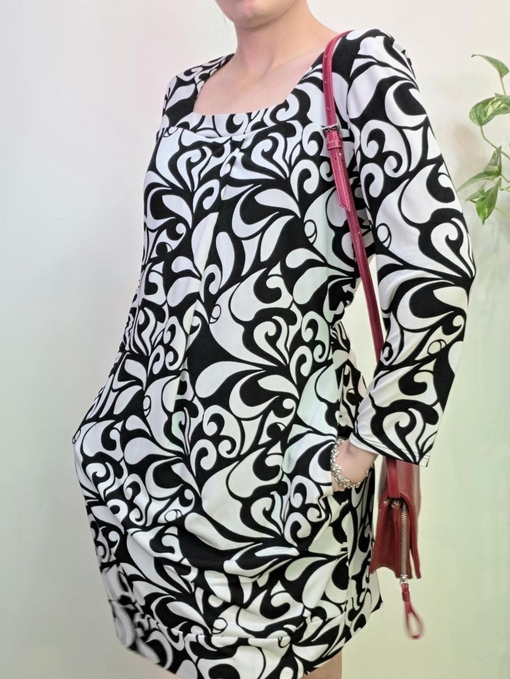 White House Black Market Black & White Swirl-Print Long Sleeve Dress Size M - Picture 6 of 6